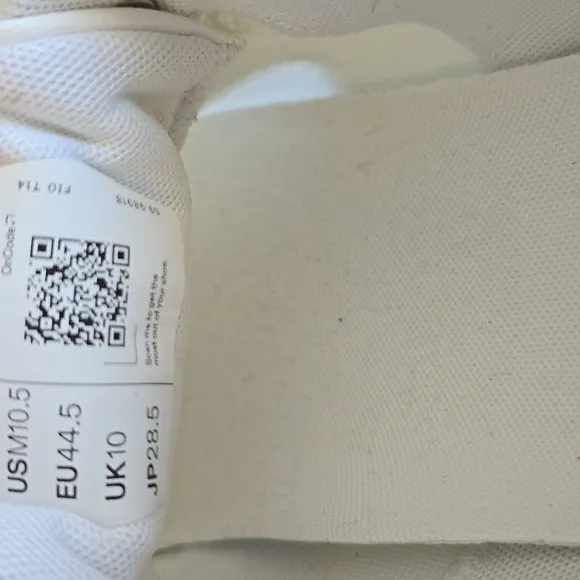 OnCloud Men's White Running Shoes. NEW, IMMACULATE (m 10.5).